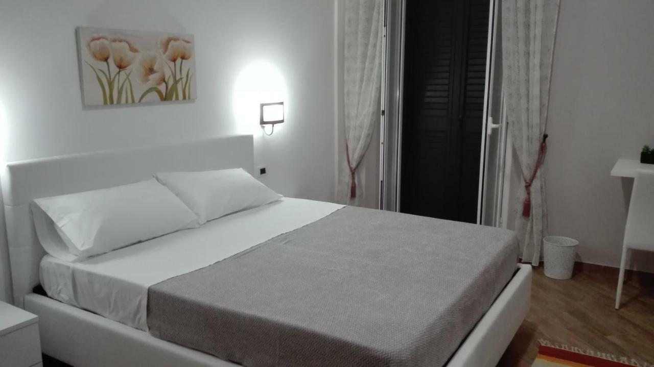 ポルト・エンペードクレ Cavaliere Costa Bed & Breakfast エクステリア 写真