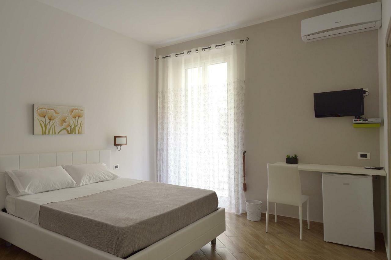 ポルト・エンペードクレ Cavaliere Costa Bed & Breakfast エクステリア 写真