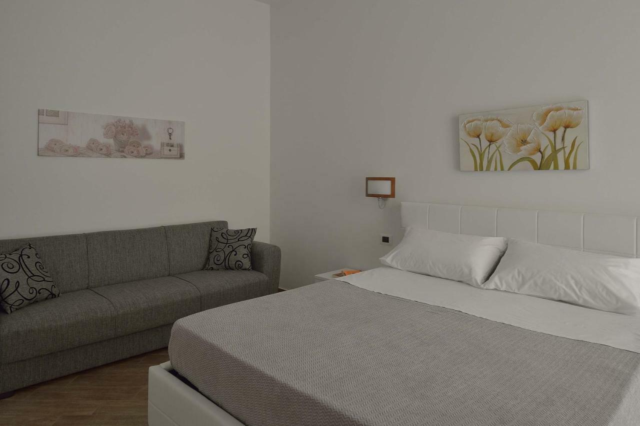 ポルト・エンペードクレ Cavaliere Costa Bed & Breakfast エクステリア 写真