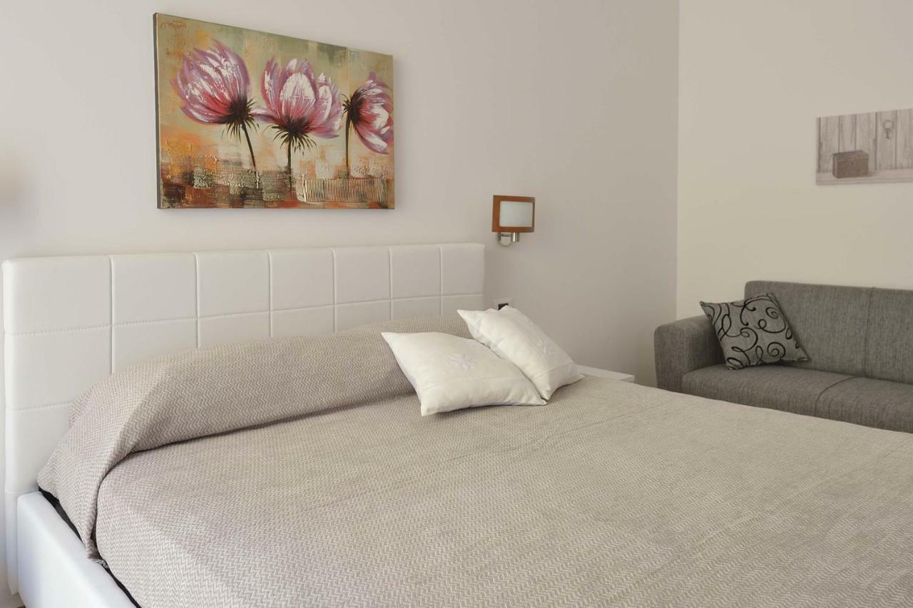 ポルト・エンペードクレ Cavaliere Costa Bed & Breakfast エクステリア 写真